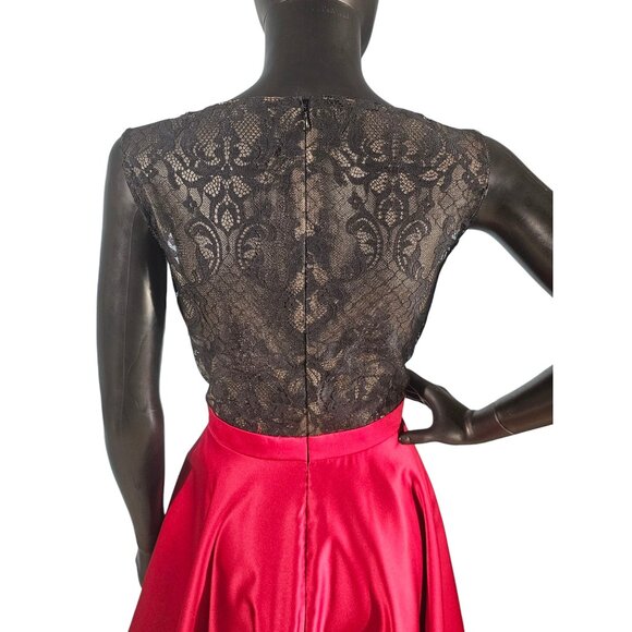 NWOT Claret Satin/Black Lace Illusion Back A-Line - Da Vinci - Picture 7 of 9